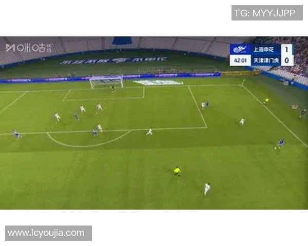 新广州恒大凭借稳固防线和出色进攻，以2比0胜上海申花，继续领衔中超积分榜